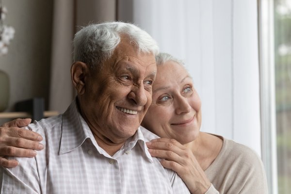 memory-care-happy-senior-couple-embracing-home